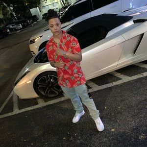 Meet your Posher, Pride